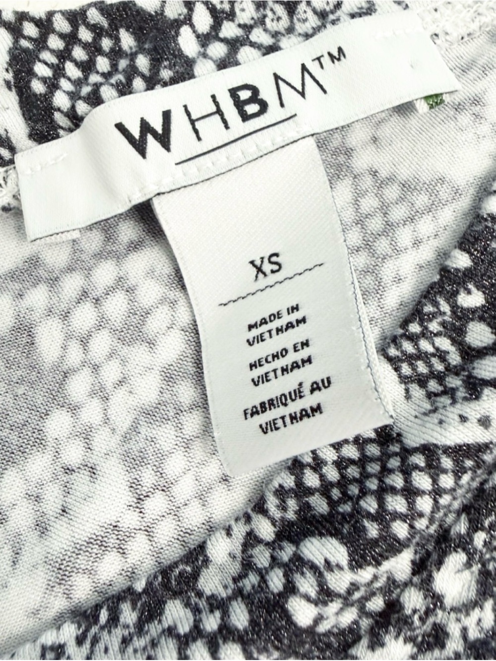 WHBM Snake Print V-Neck Stretch Top XS Black Gray Fitted - Picture 3 of 6
